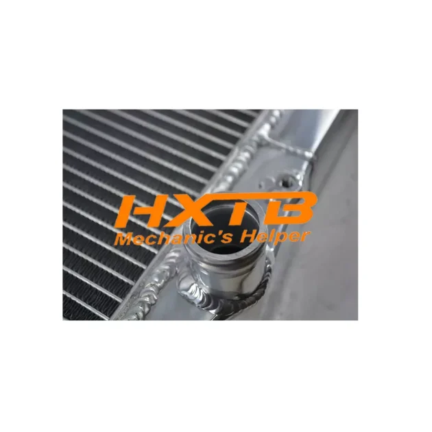 Durable aluminium cooling radiator for Nissan Big M (model years 1989-1995), fits MT versions with part numbers 925-993